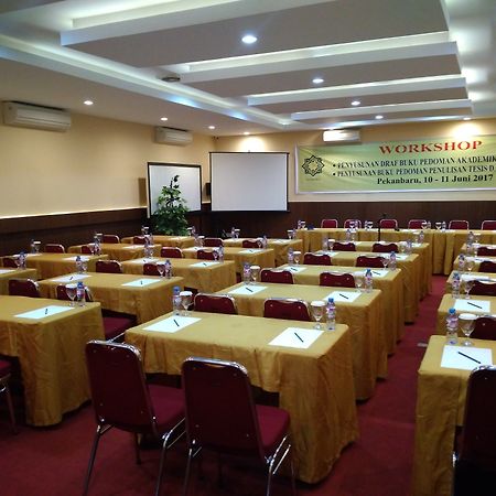 Hotel Parma Paus Pekanbaru Bagian luar foto