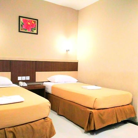 Hotel Parma Paus Pekanbaru Bagian luar foto