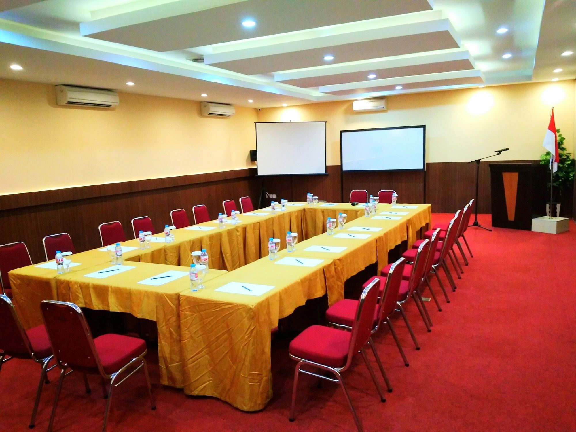 Hotel Parma Paus Pekanbaru Bagian luar foto